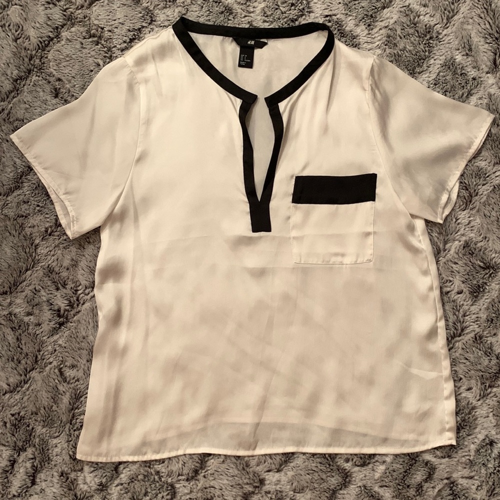 Off white/cream short sleeve blouse with black bordering